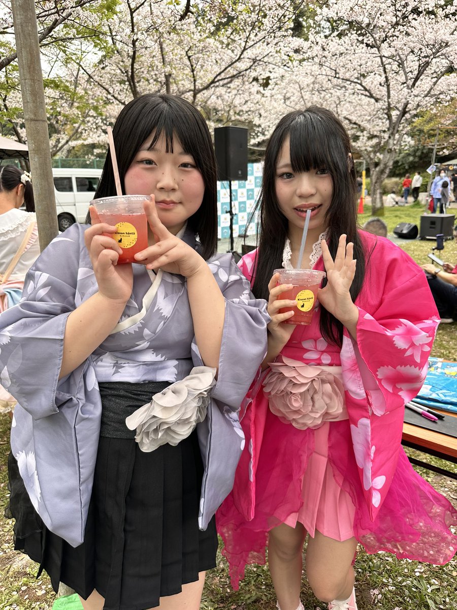 naritaidol's tweet photo. 🌸八千代総合��動公園 桜まつり🌸
ありがとうございました🎤✨

差し入れもたくさんいただき、
本当に嬉しかったです🍹💕

満開の桜の中でのステージは、
私たちの衣装ともぴったりでとても素敵な時間になりました🌸

また皆さんにお会いできるのを楽しみにしています✨ https://t.co/lsVK4vImdH
