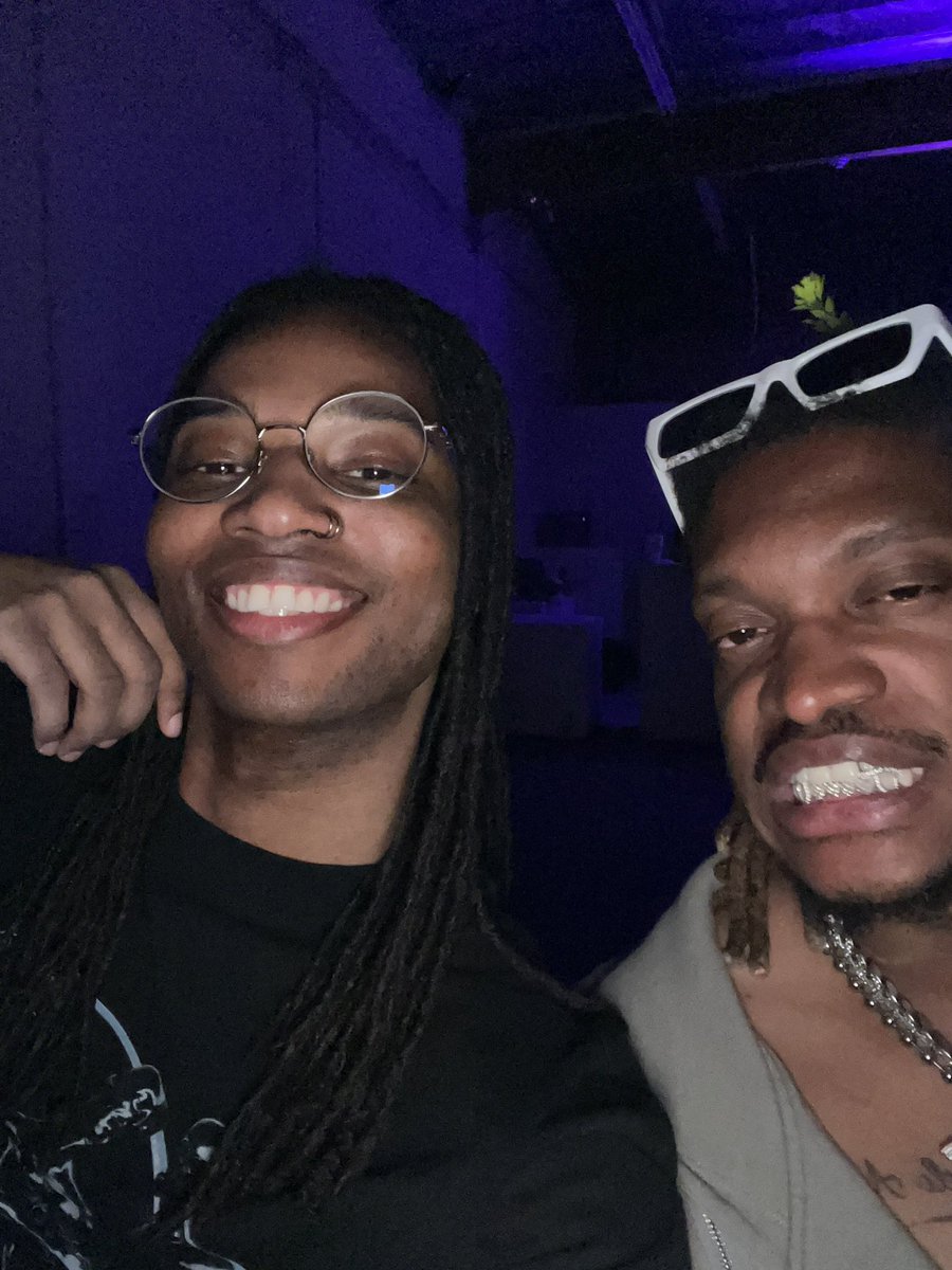 King 🐝 @ Home tweet media