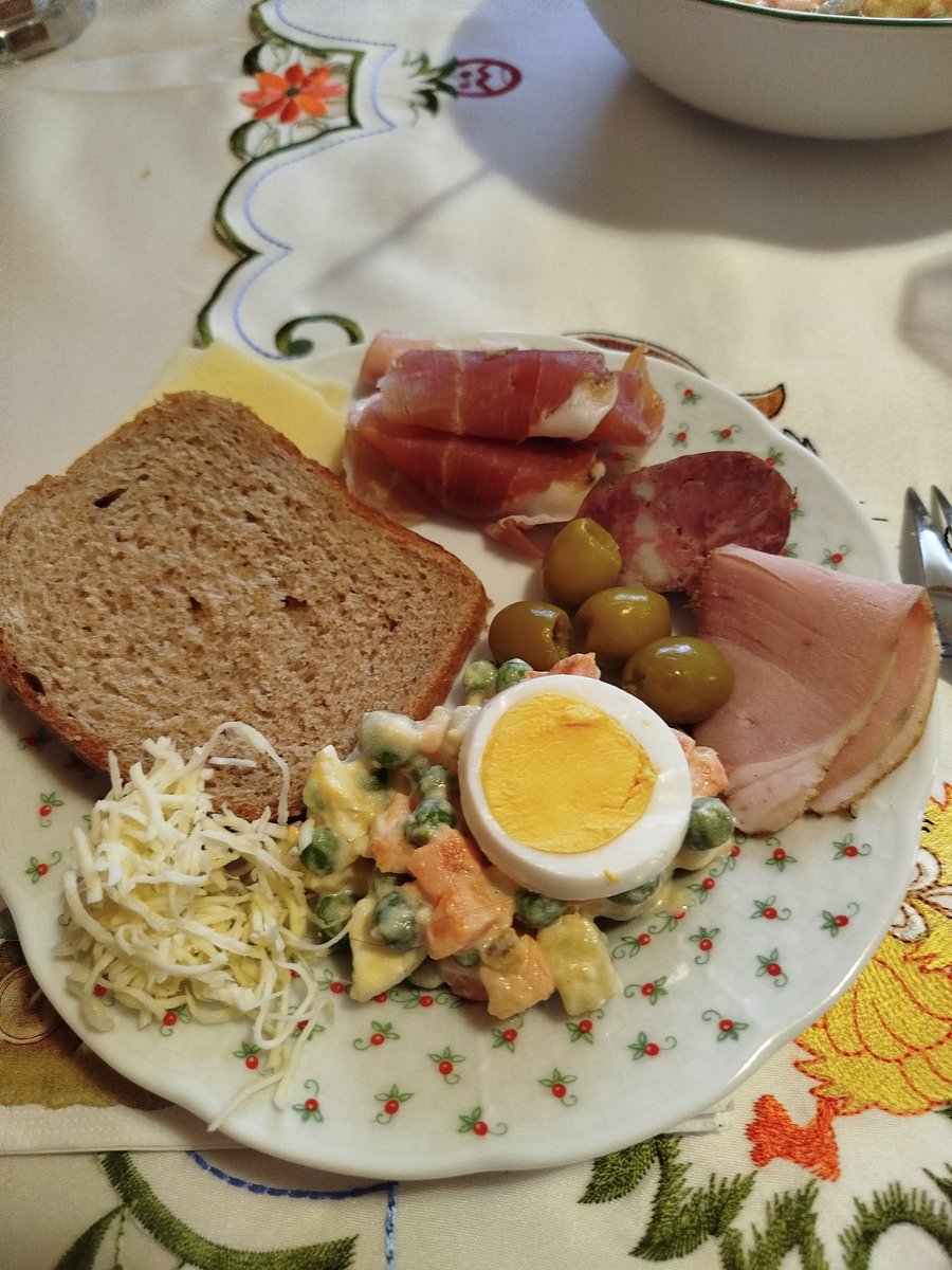 NetiYeti tweet media