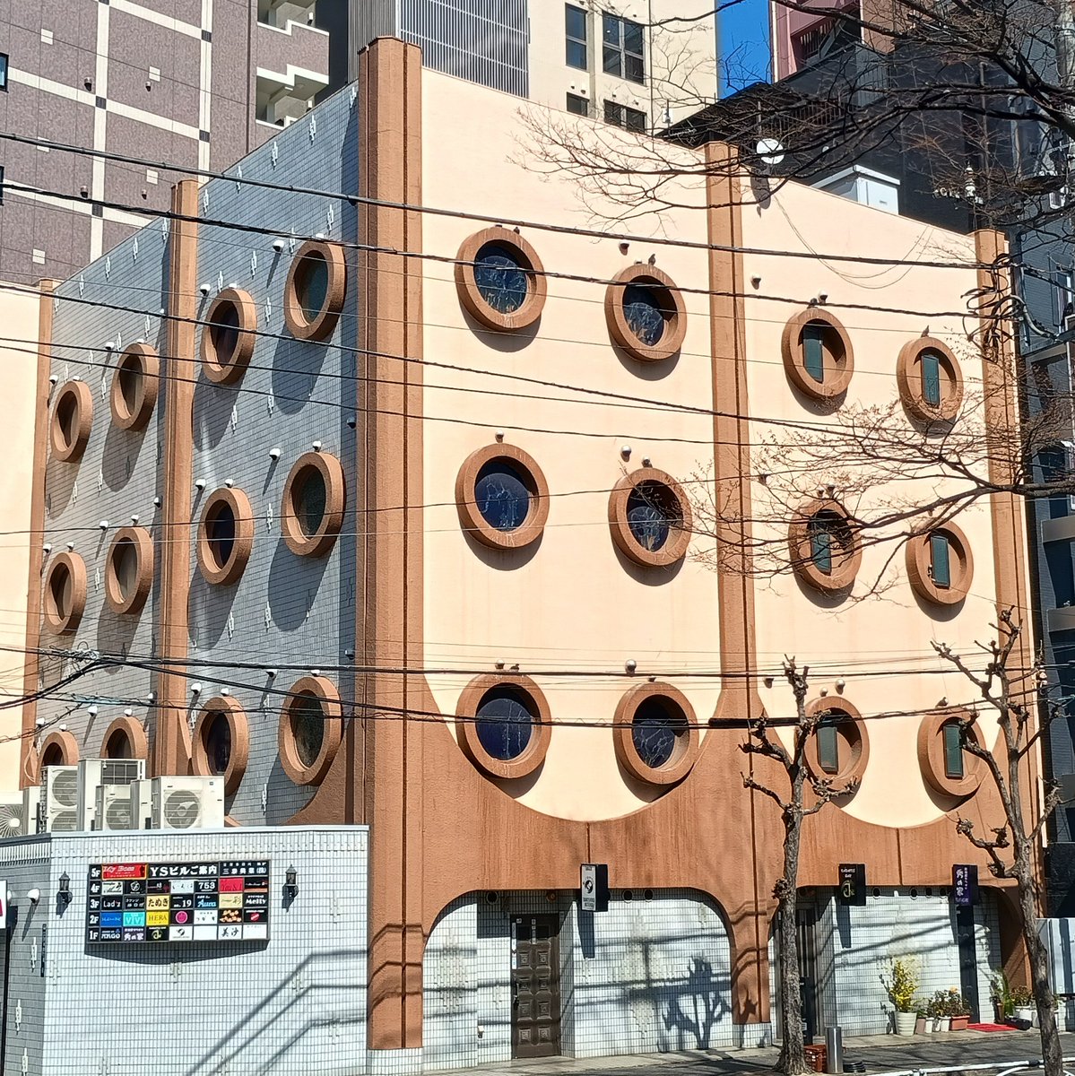 ガイドブックには載らない建物たち tweet media