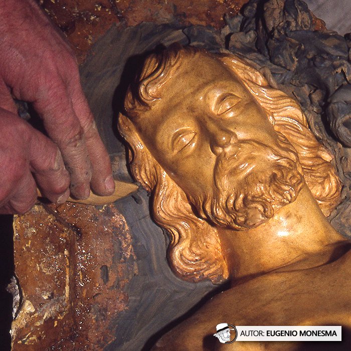 EugenioMonesma's tweet photo. ✝️ En estos días de #SemanaSanta seguro que has visto esculturas #religiosas en las procesiones.
En 1999, gracias al taller "El Arte Cristiano" , conocí el trabajo artesanal que hay detrás de estas imágenes religiosas.
📽️ Documental COMPLETO (22'): https://t.co/WILu6nyTxo https://t.co/H357POgLzP