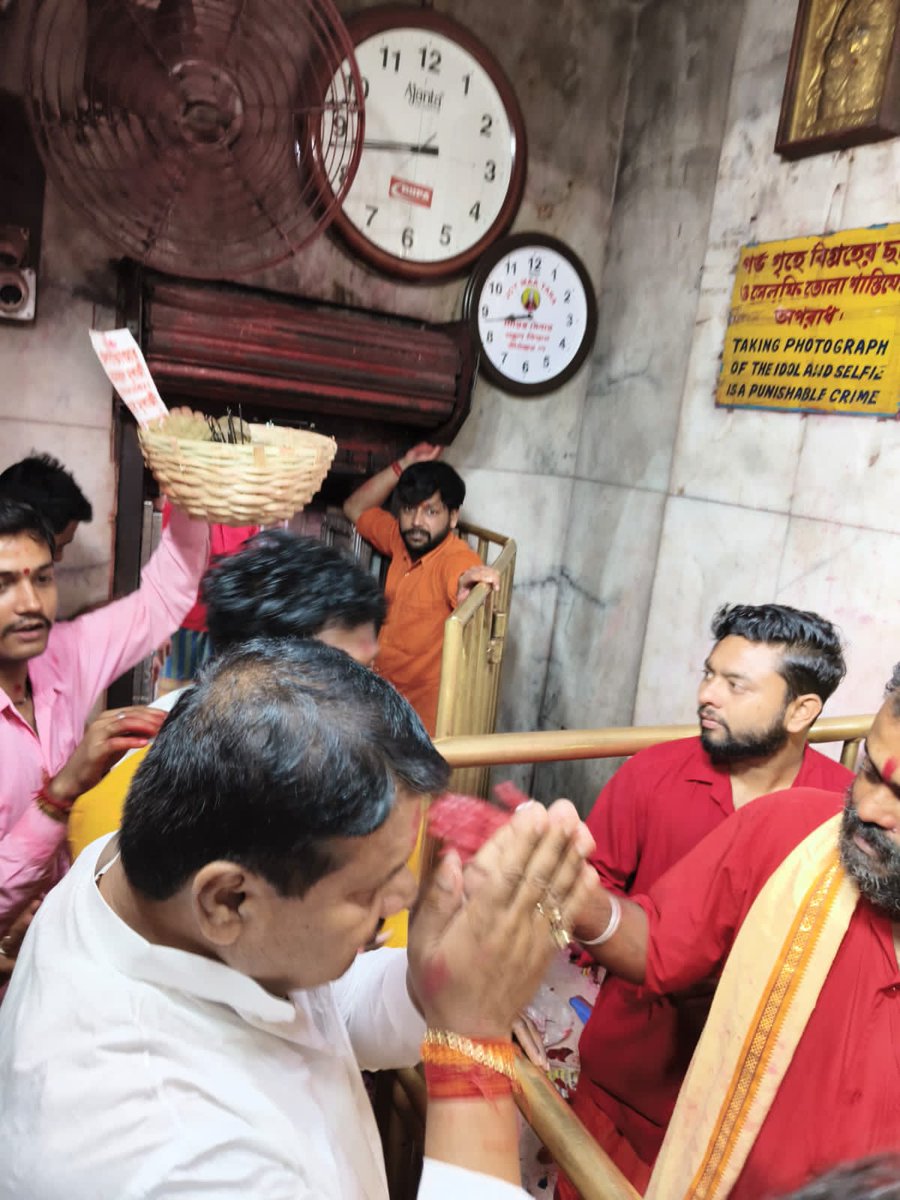 क्षेत्रवासियों का जीवन खुशहाल हो, यही प्रार्थना की।

इस पावन अवसर पर मन में अद्भुत आध्यात्मिक ऊर्जा एवं सकारात्मकता का संचार हुआ। मां तारा से प्रार्थना है कि हम सभी को समाज सेवा के पथ पर निरंतर आगे बढ़ने की शक्ति प्रदान करें। 

#simribakhtiyarpur <a href="/LJP4India/">Lok Janshakti Party (Ramvilas)</a> <a href="/iChiragPaswan/">युवा बिहारी चिराग पासवान</a>