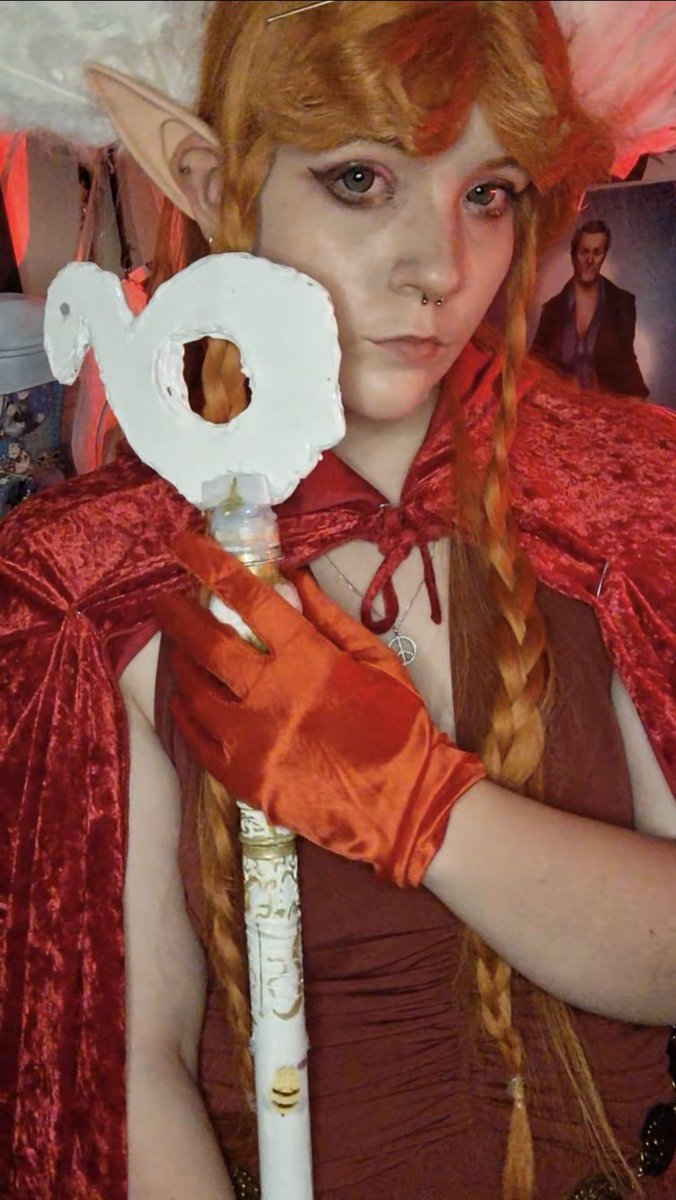 _Vqmpires's tweet photo. Masquarade Ball Eloise !! Little closet cosplay i wanted to do for her new skin !!! 

+ mini Christmas Cambam 😋
#bannerfallsmp #soupforeloise #bannerfallsmpcosplay #soupforeloisecosplay https://t.co/w0Q9WQBj3t