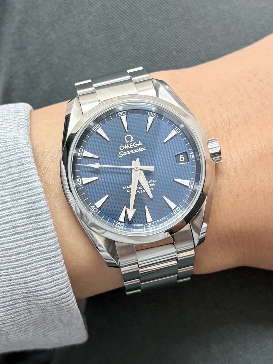 everydaywatch's tweet photo. #OMEGA #Seamaster #AquaTerra #MasterCoAxial
今日はアクアテラ!
上司に少し貸してこの間返ってきたので久々の着用だけど、やはりカッコいい🥰
上司の時計への興味が増していることを期待!笑 https://t.co/s9RY17keKa
