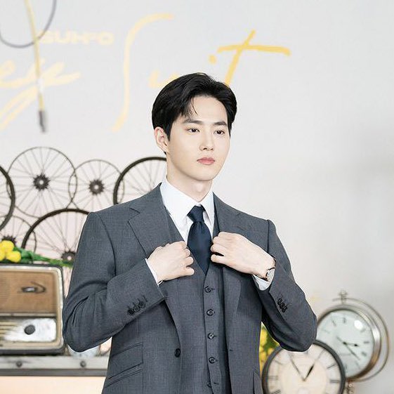 수호 얼굴 tweet media