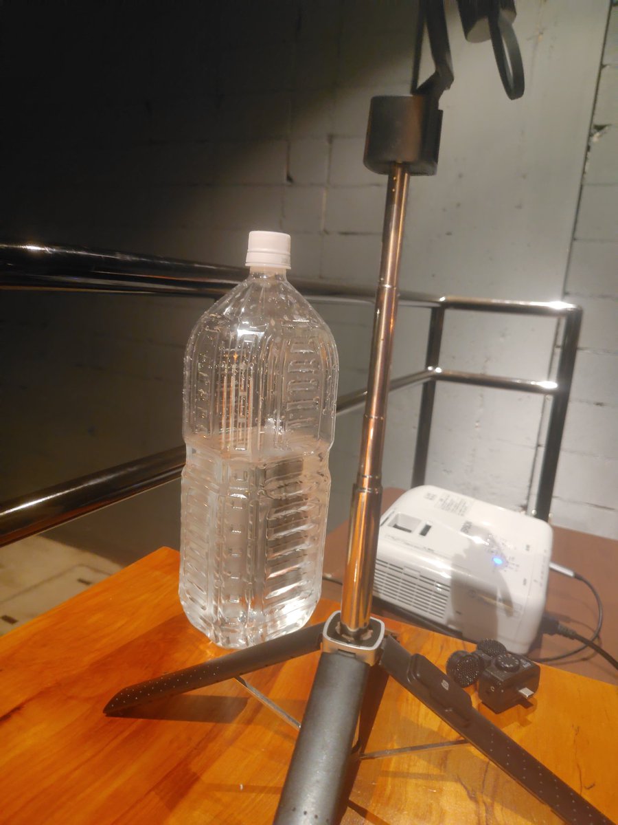 nakko0299's tweet photo. 2026/4/4 ギ酸
めっちゃ踊った！迫りくる小川さんの生命力とRisaripaの職人的な動きが本当たまらん…剽軽でめちゃくちゃな音が鼠花火のように飛び出し何度も祭りになった！小川さんが脚立を導入して高い場所で元気いっぱい水飲んだりしてていた(笑
目と耳で楽しめるしこのめちゃくちゃな勢いが本当好き https://t.co/Vd19Xa7IWd