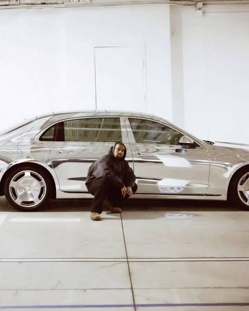 kYe_kizukiotani's tweet image. ye maybach japan
聖地巡礼出来ました🇯🇵
テンション上がりすぎて震えました🫨

#kanye #kanyewest #ye #japan #カニエ　#bully #maybach