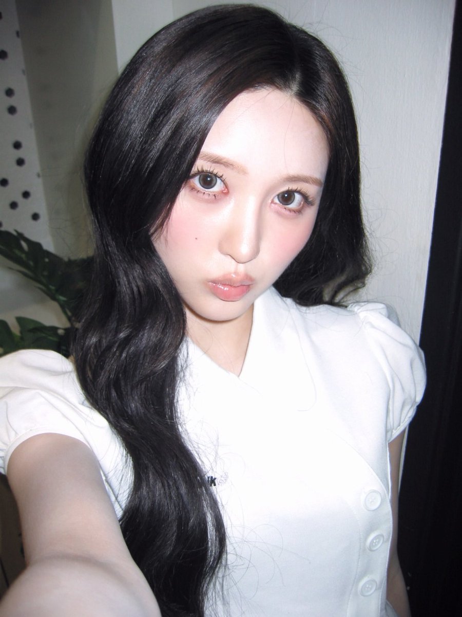 gaeul pics tweet media