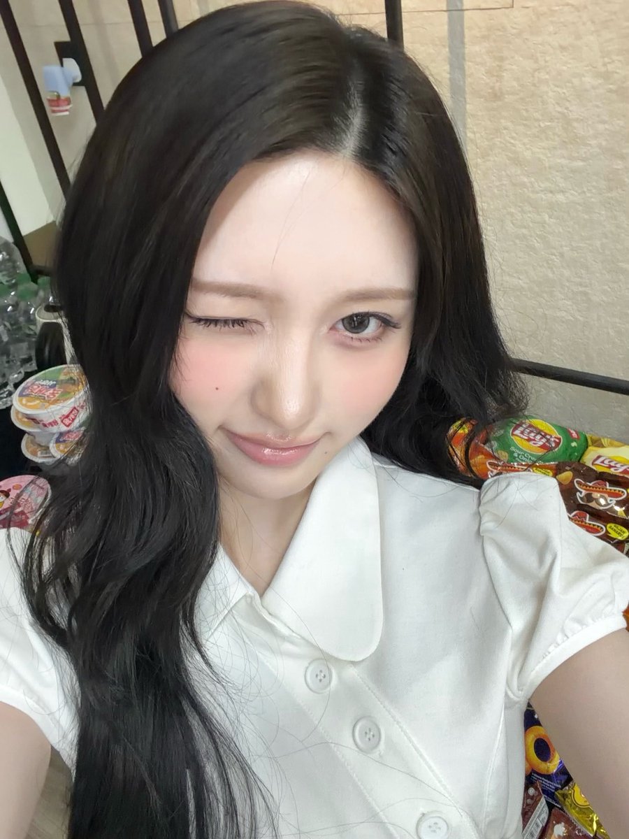 gaeul pics tweet media