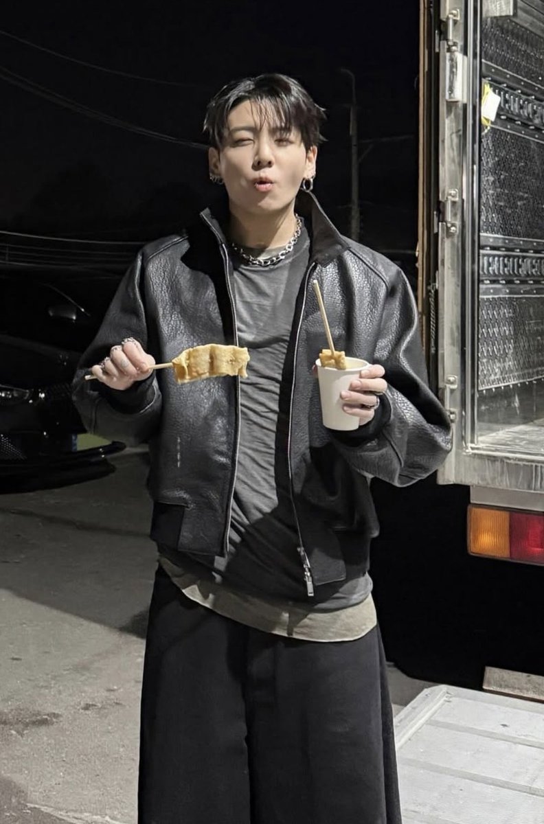 kira⁷📀 is seeing bts & harry tweet media