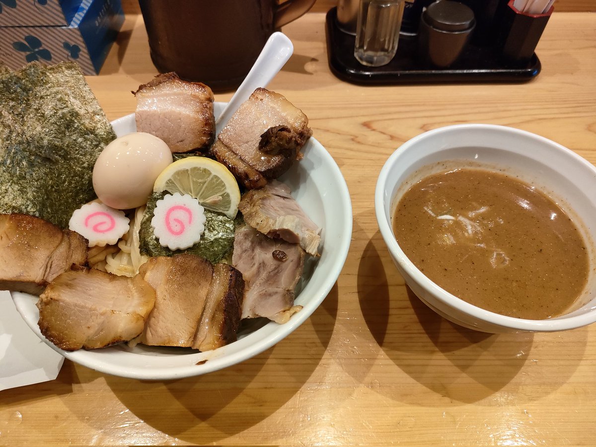 ナヒーマン tweet media