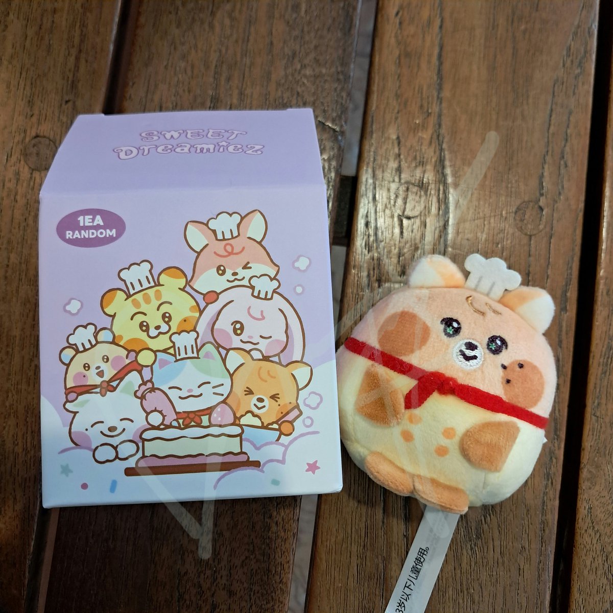 Wts random tiny pocket plush!
Jjopoo (unsealed, no damage)
Rp. 200.000 (exc admin shopee)

Atau wtt ke versi eong, dom jaksel!
#wts #jjopoo #bnshype