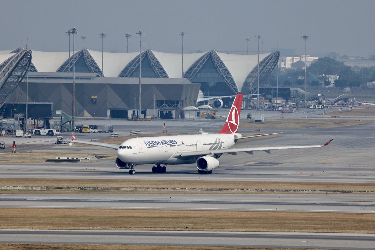 musonda_o's tweet image. Turkish Airlines
A330-300  TC-JNO
Suvarnabhumi Airport, Bangkok
17 Jan 2026
TK52 IST-BKK-KTI

ターキッシュエアラインズのA330-300、バンコク経由プノンペン行きの、以遠権フライト。
この日は、原因は不明ですが誘導路で長時間停止していたりで、2時間ほど遅延。
#TurkishAirlines #BKK #A333