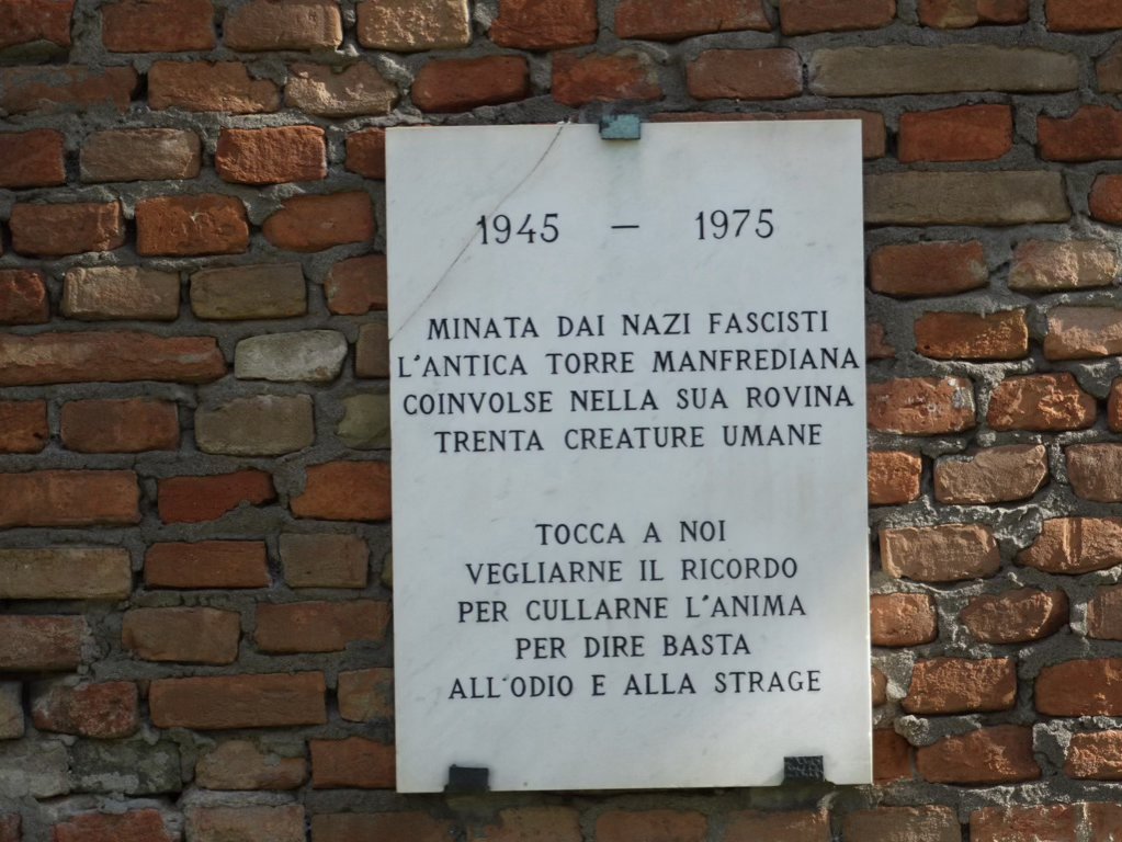 ANPIRomaPosti's tweet photo. Il #10aprile 1945 i tedeschi stanno abbandonando #Solarolo (#Ravenna) per l’avanzata degli alleati. Prima di fuggire minano la torre manfrediana sotto la quale vi è un rifugio che ospita numerose persone. Queste muoiono seppellite dai resti dell’esplosione. https://t.co/yEUUt2odzU