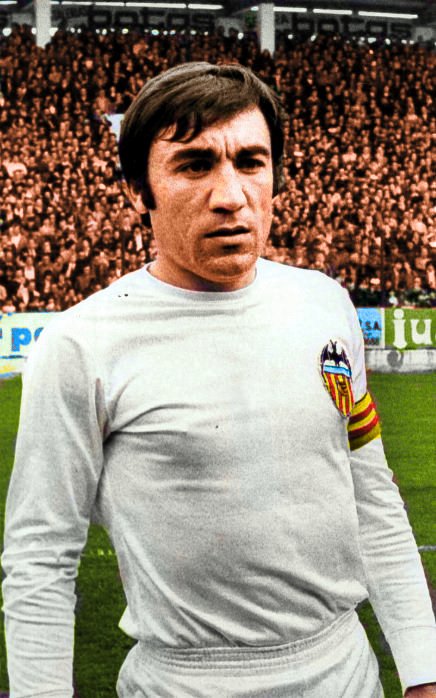 Hoy cumple años Don Pepe Carrete. Un futbolista único y sin igual, con un carácter de locura. 🥰
Cuánto echamos de menos jugadores como él.  
Feliz día y que cumplas muchos más, capitán. 🦇😍🎂