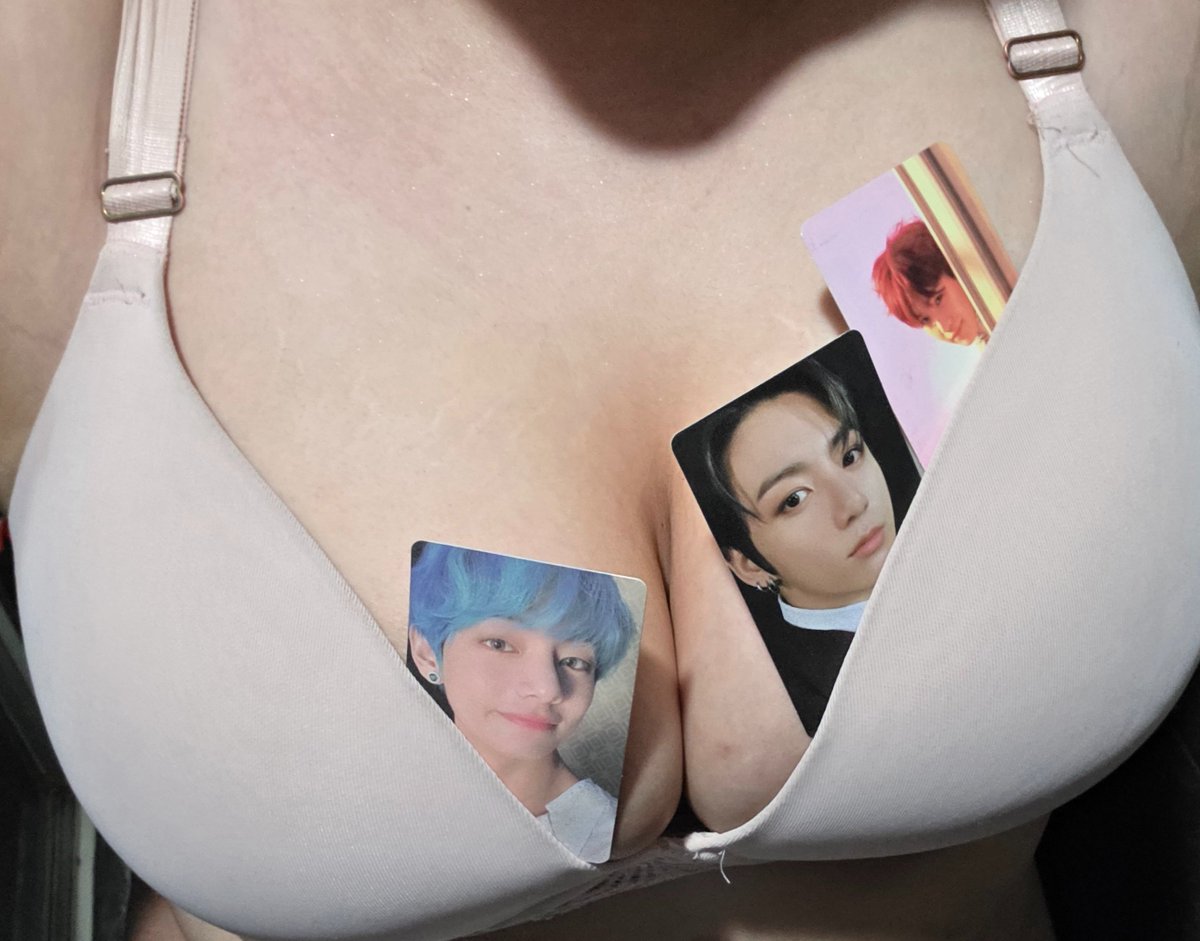 kooconuts_'s tweet photo. With my babies 
#armytwt ##ArmyCleavageDay https://t.co/cjAxdJoKpR
