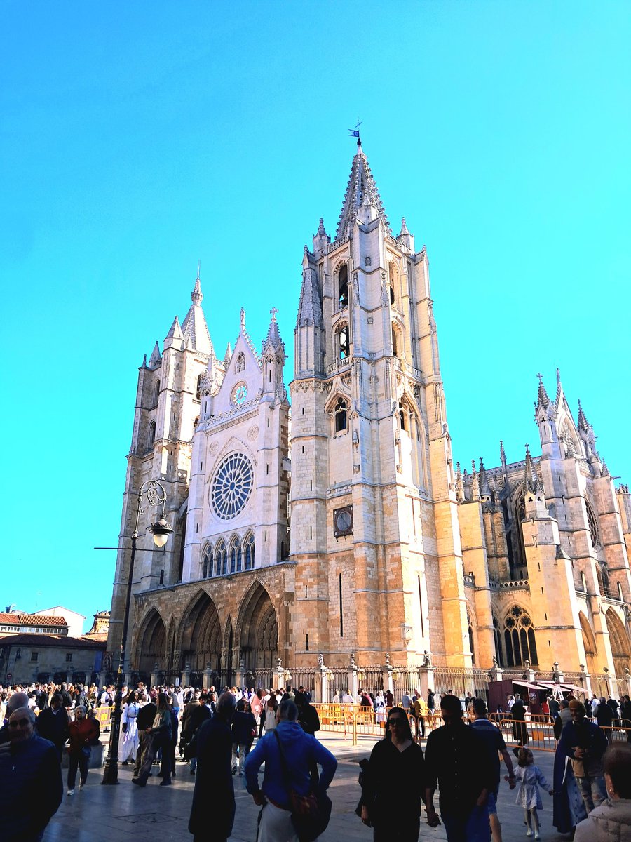 dani29921070's tweet image. Resurrection Sunday.....🪻 #HappySunday