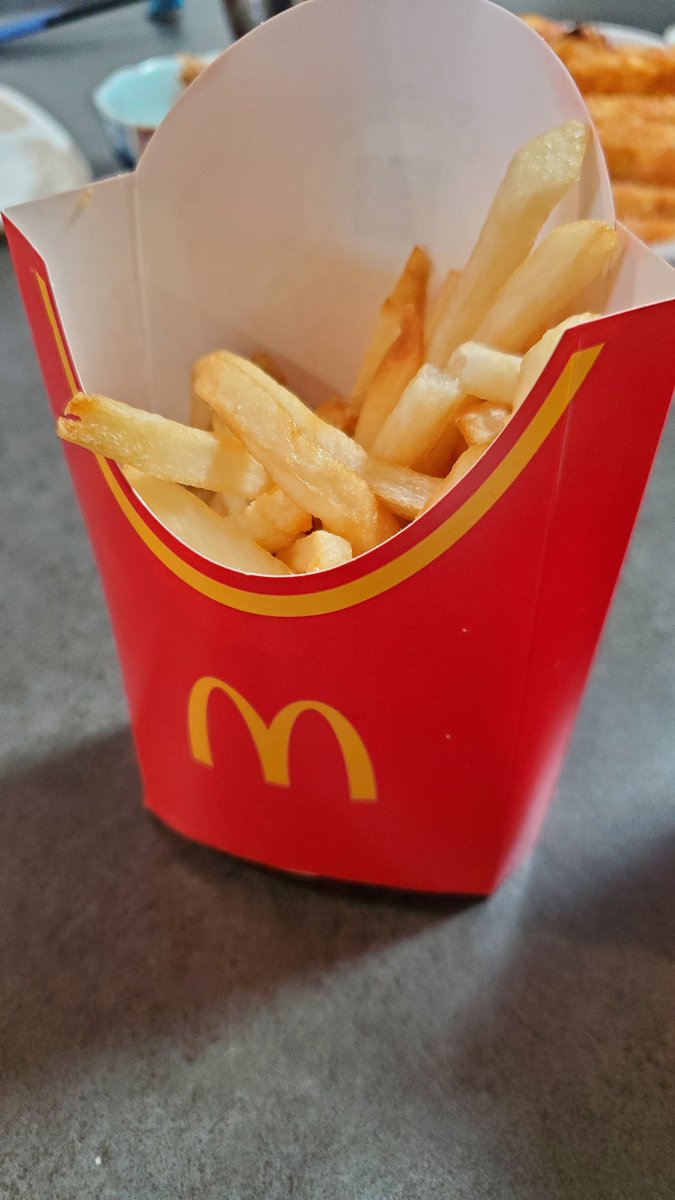 ジョニアカーン tweet media