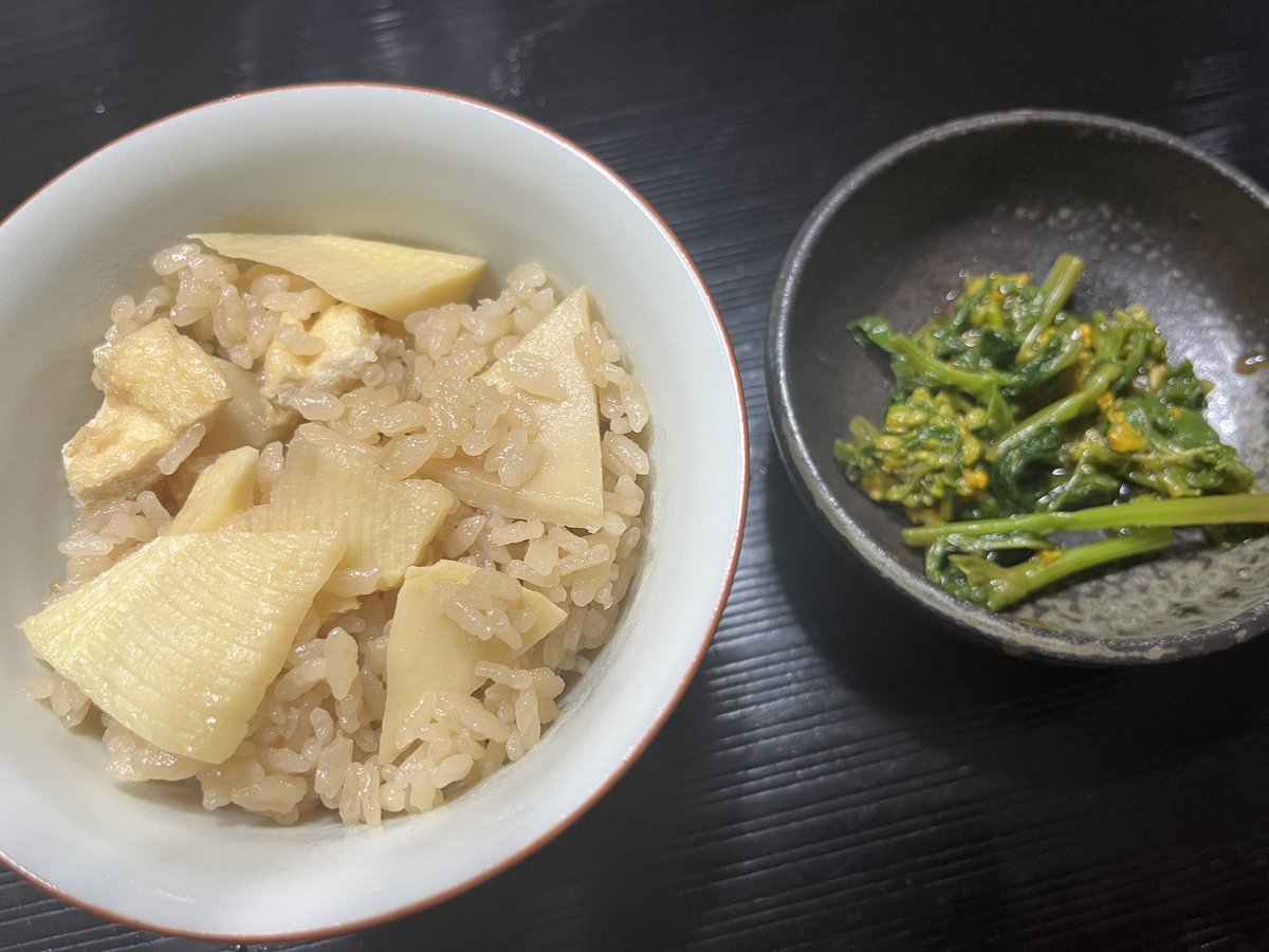 Gacha_Snow's tweet photo. たけのこをもらったので、大好きなたけのこご飯を炊いた。母のレシピはわからなかったのでネットで検索したレシピだけれど、美味しく出来た‼️
菜の花の辛子和えと一緒に。春の香り✨ https://t.co/fV7bN74rWM