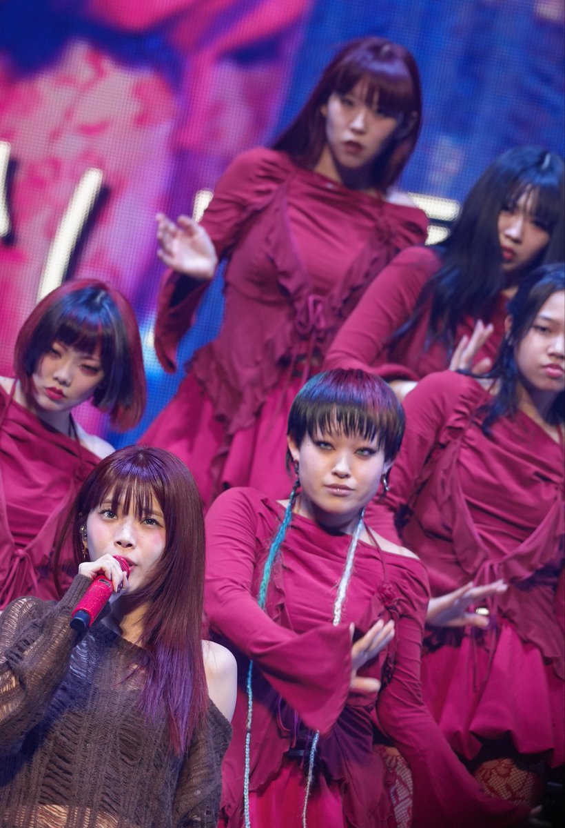 bish_toma_314's tweet photo. nukariari後にバックダンサーの子と偶然会って「ライブ最高でした！」って伝えたら
「また アイナさんのライブに呼ばれるように頑張ります」って言って去っていったあの一言、ずっと残ってる。
新曲やMステで活躍してるの見て、なんかめちゃくちゃ嬉しい☺️
#アイナジエンド
#ルミナス https://t.co/cdDX9vi8uE