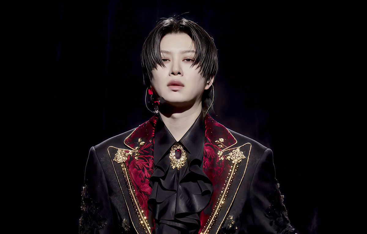 HerRandomTweets's tweet photo. My meow meow Heenim looks insanely ethereal and regal, I’m on my knees rn, like hello?!!! Your Majesty?!!! 😭😭😭🧎🏻‍♀️💙

#SuperShow10Encore 
#SUPERJUNIOR #슈퍼주니어 
#HEECHUL #희철 https://t.co/NHhXboC9Rv