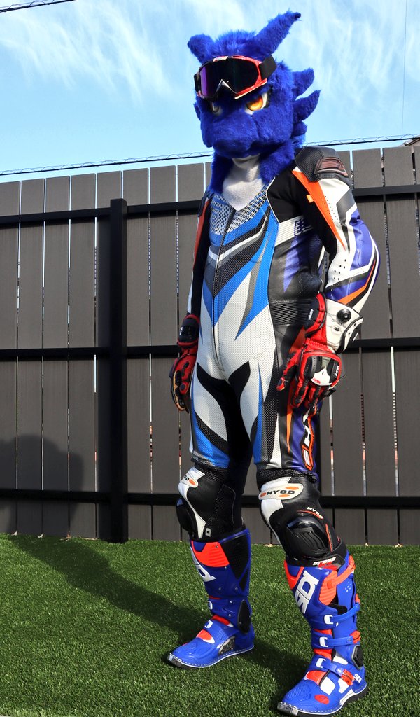 ヴァルターク tweet media