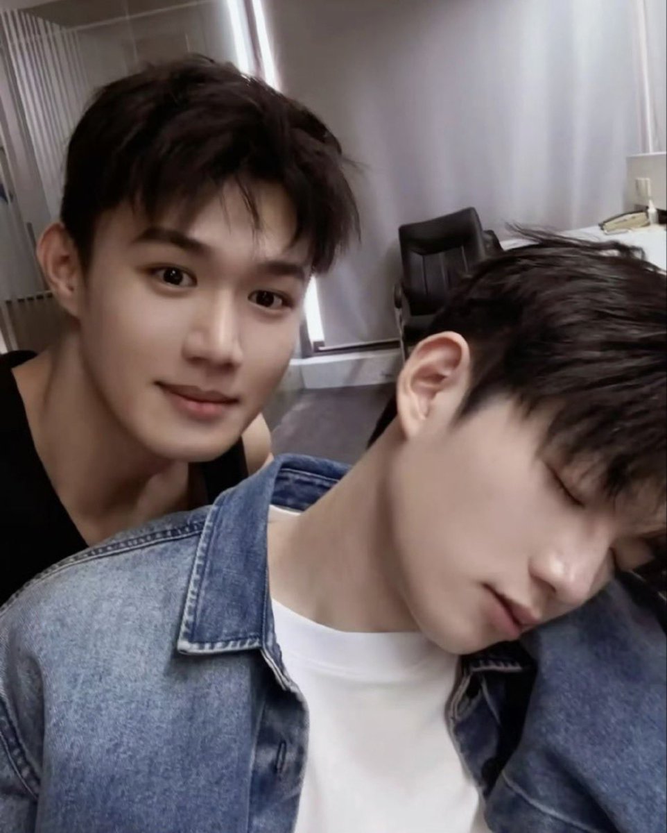 RudzaniFudanshi's tweet image. I have fallen for in love with them, they are super adorable, I need that episode 3 soonest 🥹❤️

#FeelWhatYouFeel #你的心事映在我的眉间