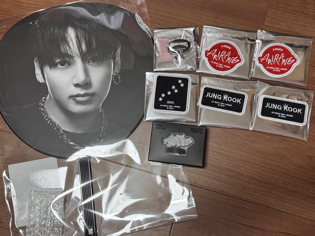 ジョングク届いた💜💜💜
別注文(これより早く決済した)フーディーが届かない😭
ワッペン被りすぎじゃない?
グクあるからいいけど😅
ピンバッジは1番欲しいのが届いたから嬉しい🙌