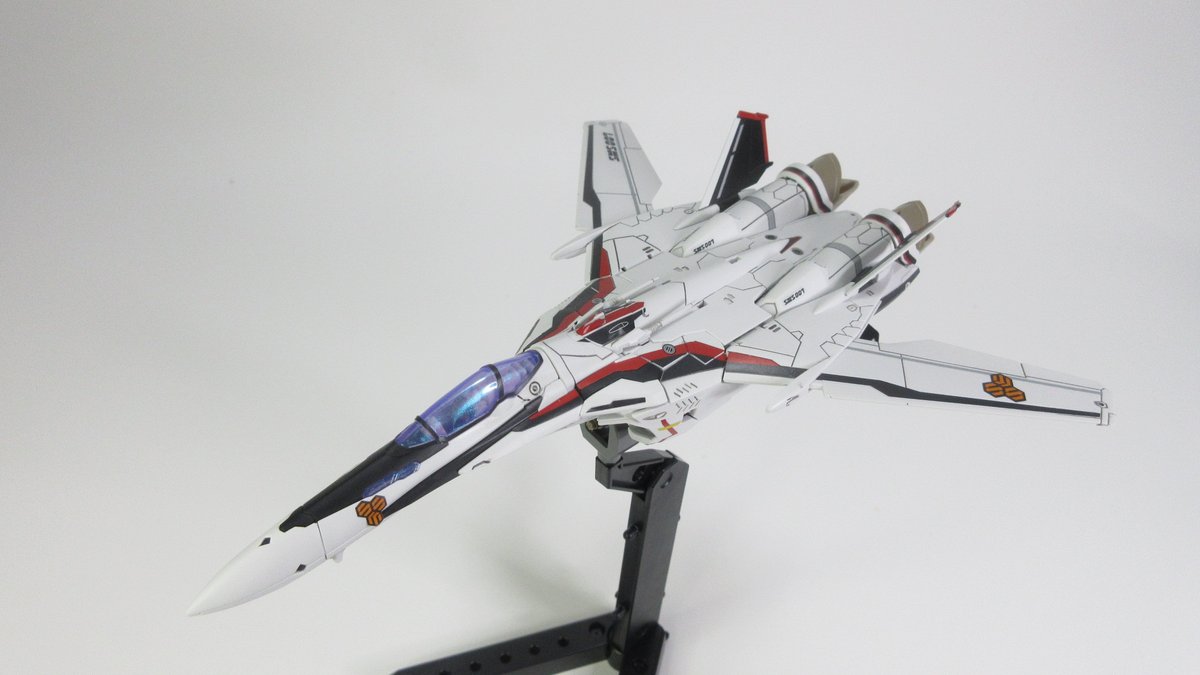 MarkH68008141's tweet photo. 【マクロス玩具レビュー】VF-25の3段変形！HG 1/100 VF-25F メサイアバルキリー（早乙女アルト機）／ VF-25F MESSIA... https://t.co/TttimLkpaF @YouTubeより スミ入れとシール貼りだけでこんな感じです。VF-25はカッコいいですね。#マクロスF　#マークの玩具レビュー https://t.co/bFMUdkFyhP