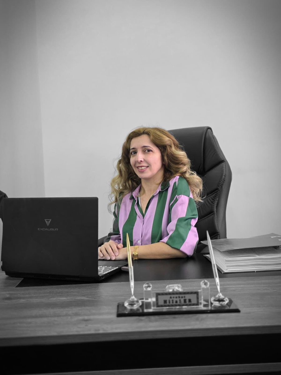 5 Nisan Avukatlar Günü münasebetiyle, hukuk devletinin temel taşlarından biri olan savunma mekanizmasının en önemli temsilcileri değerli avukatlarımıza şükranlarımızı sunuyoruz.

Şanlıurfa AK Kadınlar olarak, adaletin tecellisi ve hukukun üstünlüğü için emek veren Av. Hilal