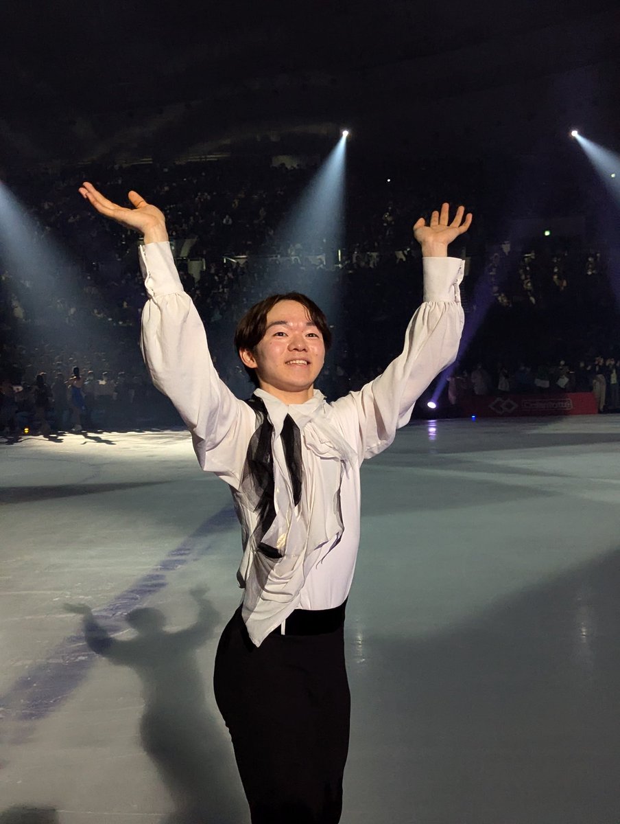 目線きてないけど比較的いい
#スターズオンアイス 
#鍵山優真