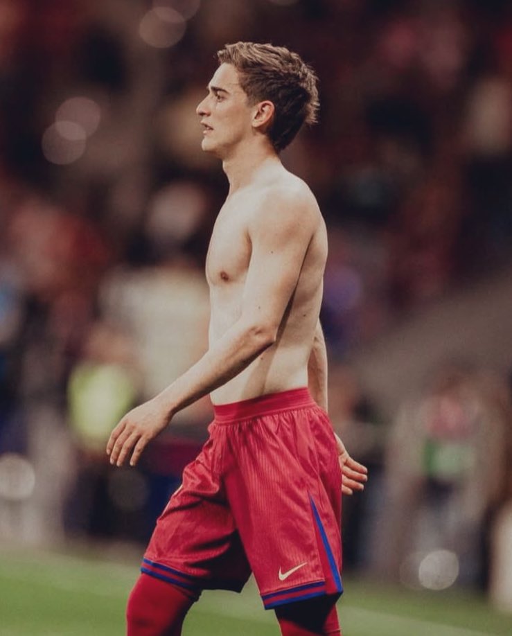 Shirtless PL tweet media