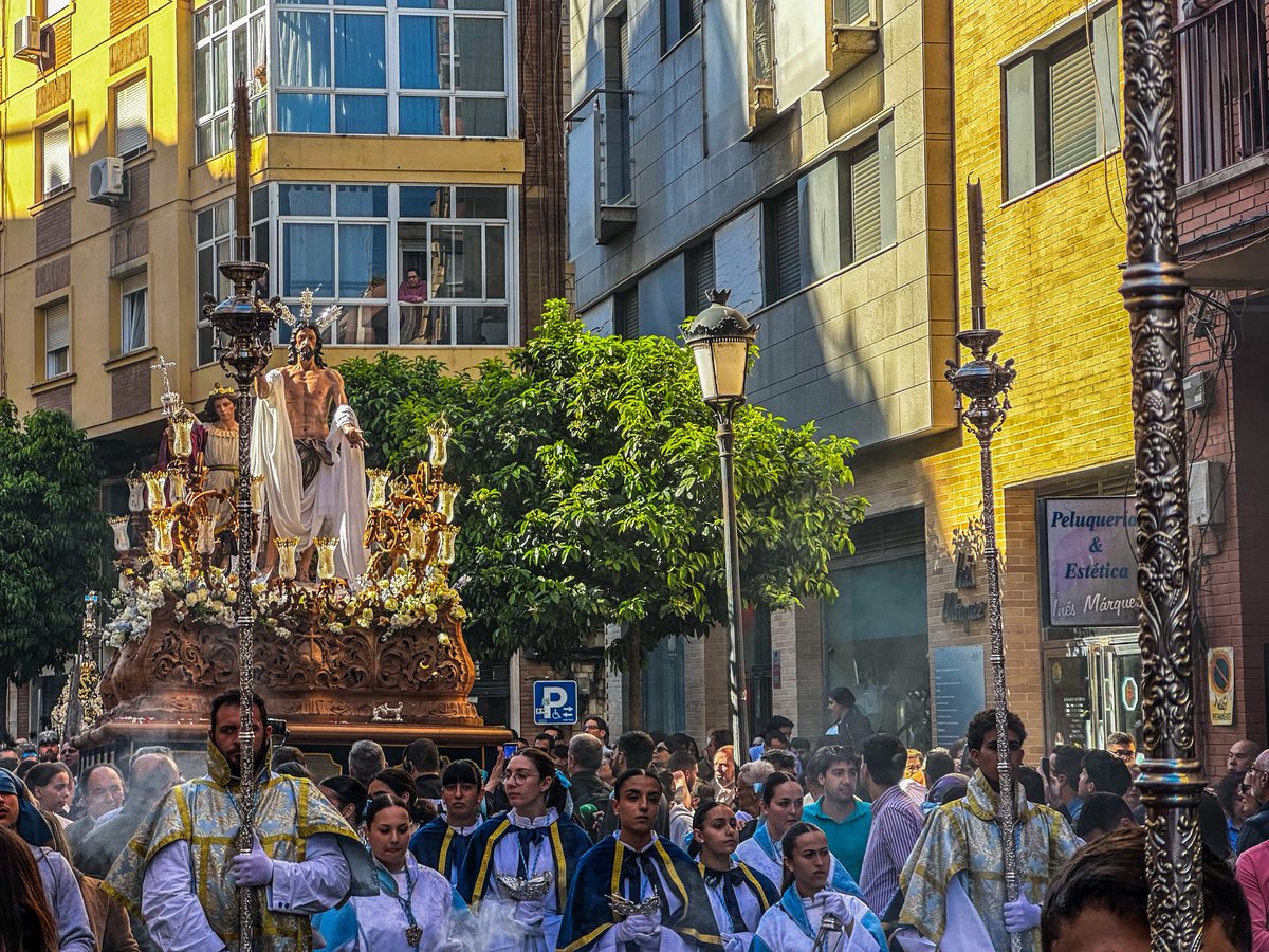 Llamadorhuelva's tweet image. Multitudinaria llegada de 𝗥𝗲𝘀𝘂𝗰𝗶𝘁𝗮𝗱𝗼 a la Plaza de la Merced 

#𝗗𝗼𝗺𝗶𝗻𝗴𝗼𝗱𝗲𝗥𝗲𝘀𝘂𝗿𝗿𝗲𝗰𝗶ó𝗻 #𝙎𝙚𝙢𝙖𝙣𝙖𝙎𝙖𝙣𝙩𝙖💜