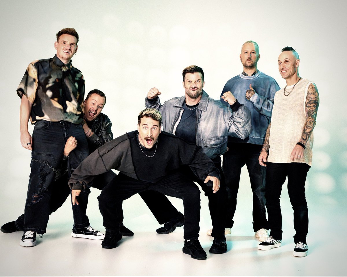 New band photos just dropped 🔥
Swipe for: 1% professionalism 
99% chaos
#ElectricCallboy #Outtakes