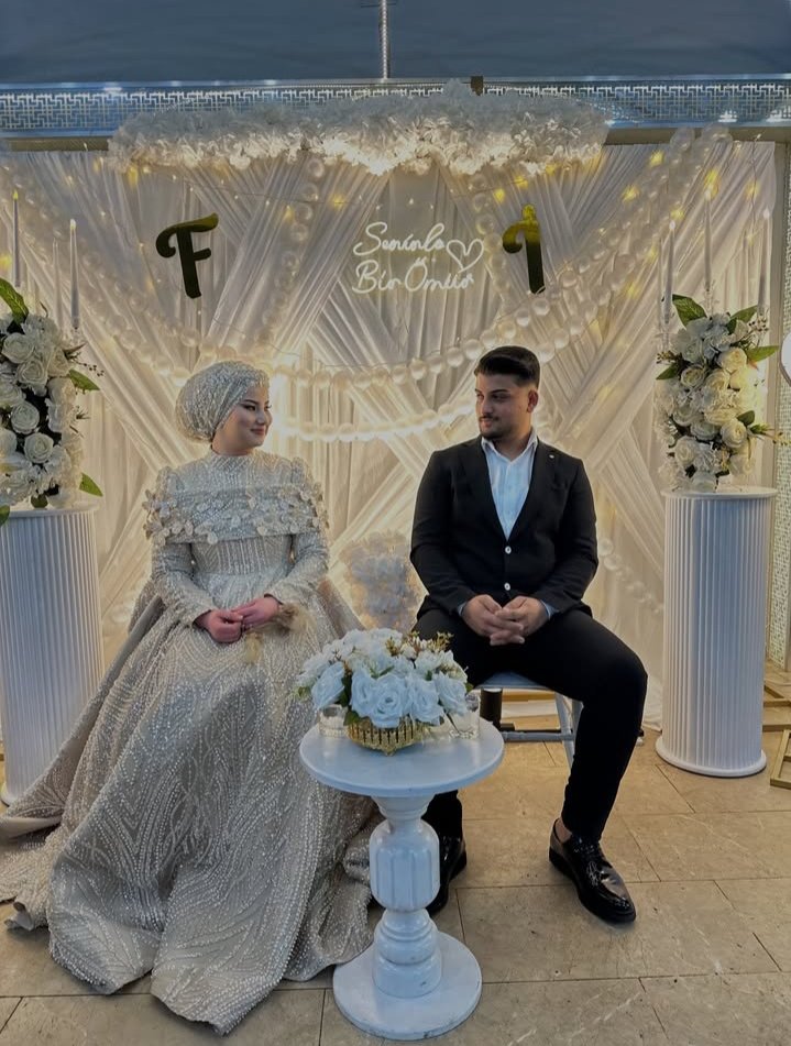 birLeydi& tweet media