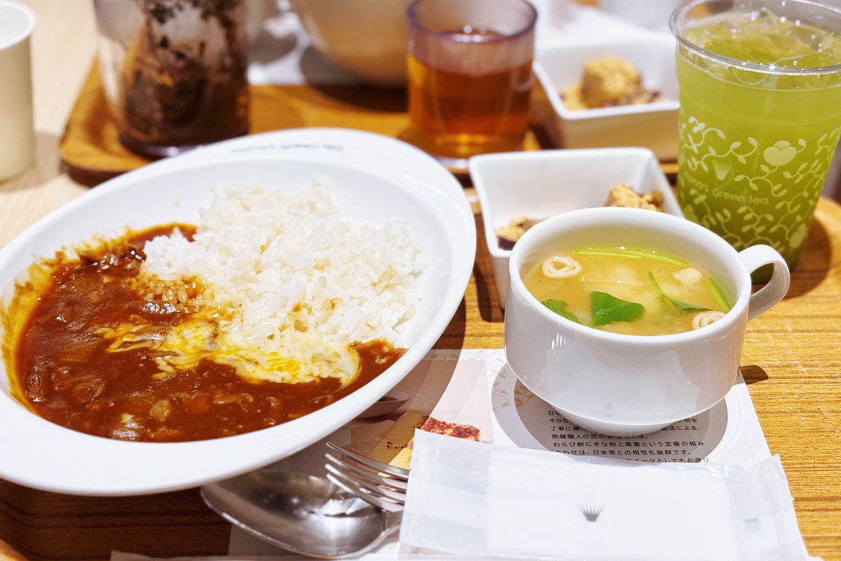 ナナズでランチ
初めて水出し宇治煎茶飲んだけど、めっちゃ美味しい〜🍵
 #あんこのご飯レポ