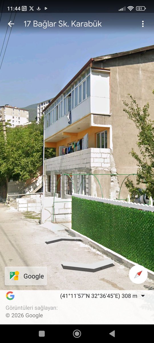 BenSametErol's tweet photo. @_molla_khristos Google Street View'e göre 2018 ve 2025 yılında henüz Mesihlik gelmemiş 😁 

Koordinat: 41.199350,32.612428 https://t.co/QY6ENlr4UA