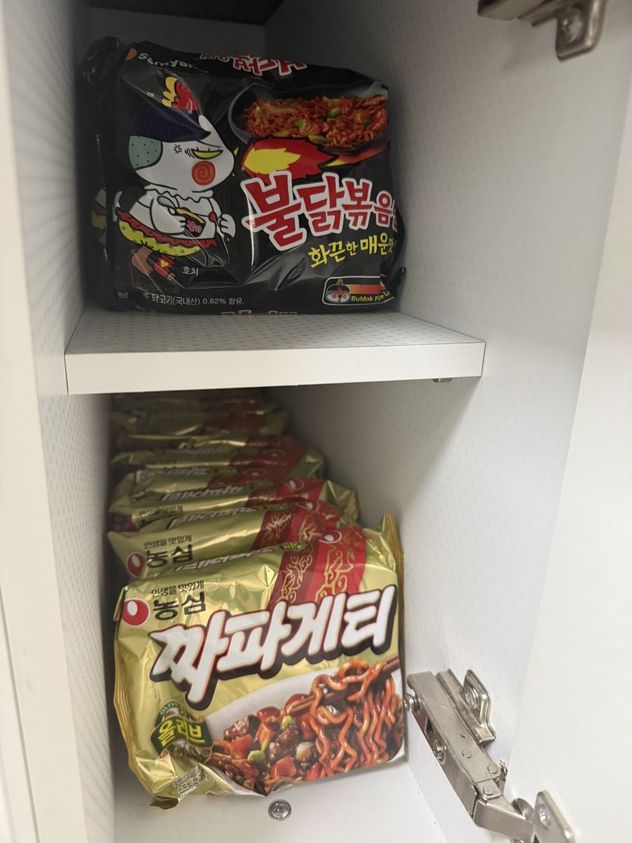 lima_10044's tweet photo. 우리 어머니가 나도 모르는사이에 매점을 차리셨나…? https://t.co/bFw73DIFcB