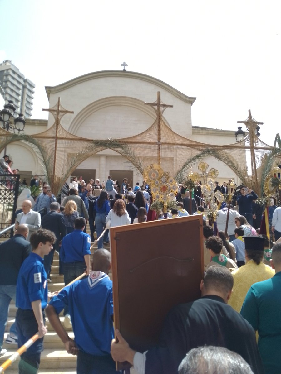ChaficM's tweet photo. Each year at #PalmSunday, our old family tradition is to celebrate it at Saint Nicolas in #Achrafieh #Beirut #Lebanon.
Despite of those who don't want the East to celebrate the christian feasts, we are celebrating.
I pray that the joy and #peace will prevail there. Amen!
🙏🌿🕯️☦️ https://t.co/iZi97UYmC4