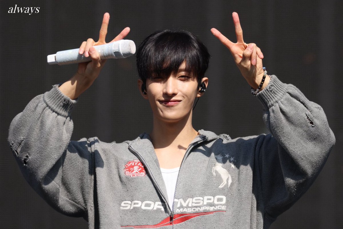 mirae👽 tweet media