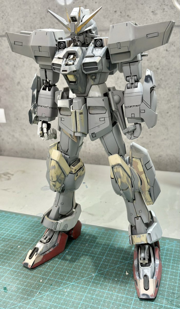 今日も<a href="/GUIDEBEACON/">ガイドビーコン Since2012</a> さんで1/60 ガンダムダブルエックス作業。

肩アーマーのデティール追加が終わったのでサフ吹いて本体に取り付け。

方アーマーは上から見た時に複数の装甲で構成されているイメージで。

まだまだ頑張ります。

＃ガンダムDX
＃ガンプラ