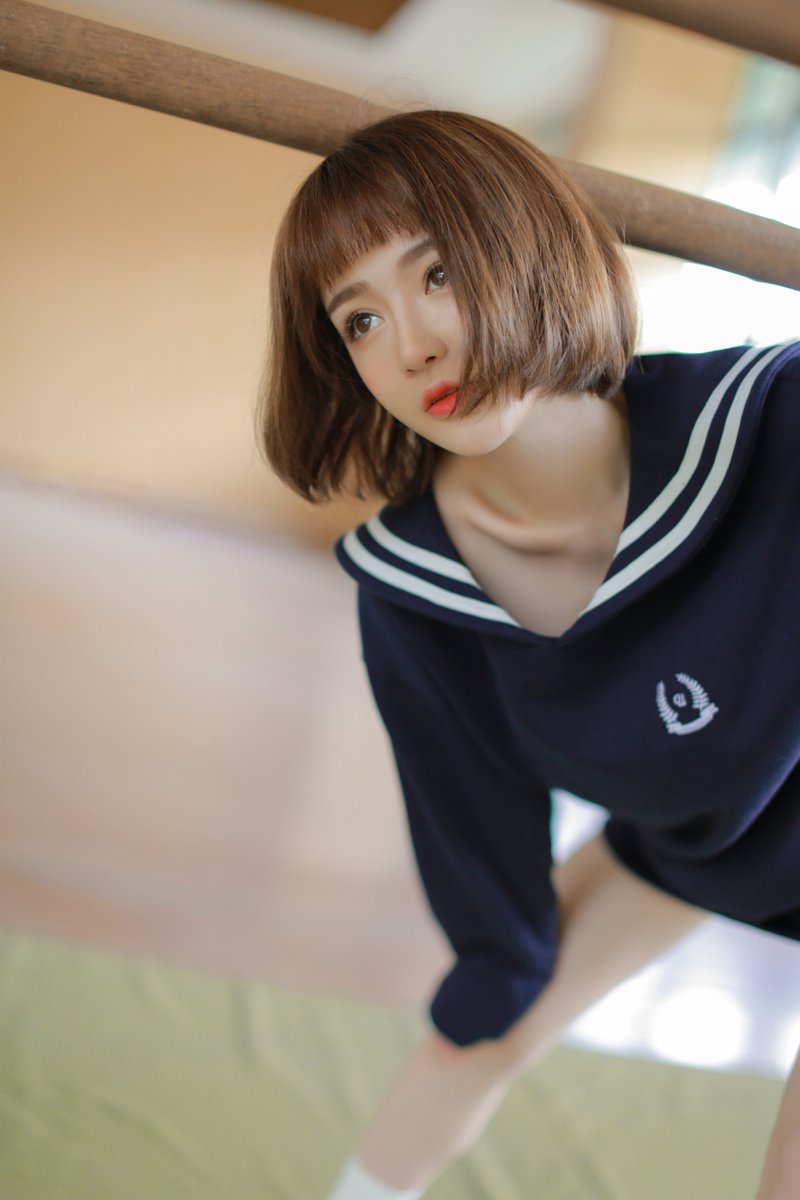 KovarSean62889's tweet image. 🌞🚎挂掉电话，她站在深圳资源边，看着夕阳把江面染成金黄色。远处一艘货船缓缓驶过，汽笛声低沉而悠长，像一声叹息。@ZLanever98481