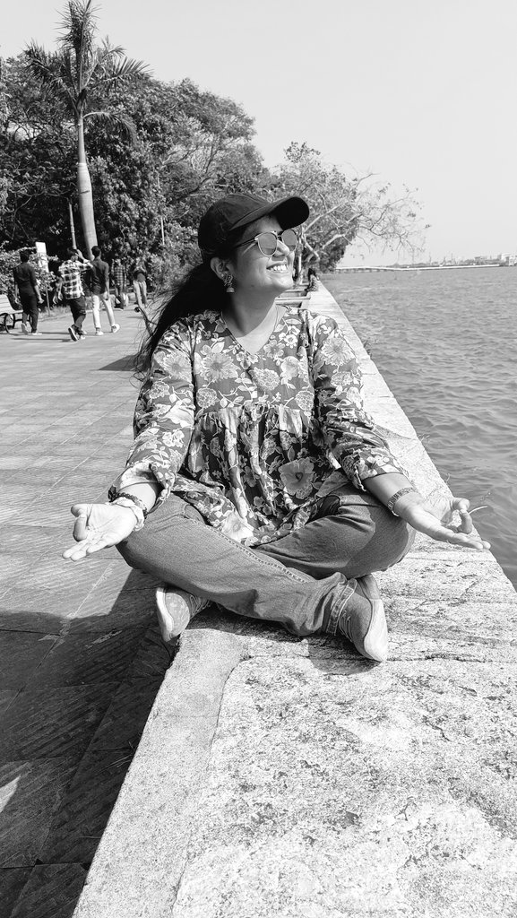 iammalavika's tweet photo. Hey #mallutwt where are you guys now? Ethra kaalaayi onnu ivide koodittu https://t.co/gSSai9uMVb