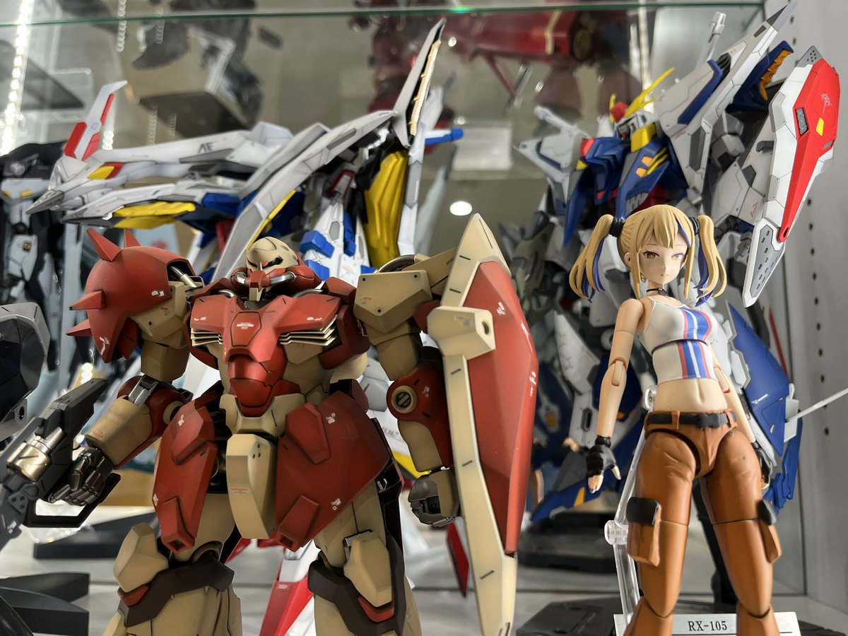 完成したハーラさん、メッサーとパシャリ
中野のラグレアさんに展示中です
#閃光のハサウェイ 
#キルケーの魔女 
#ラグレア 
#ガンプラ