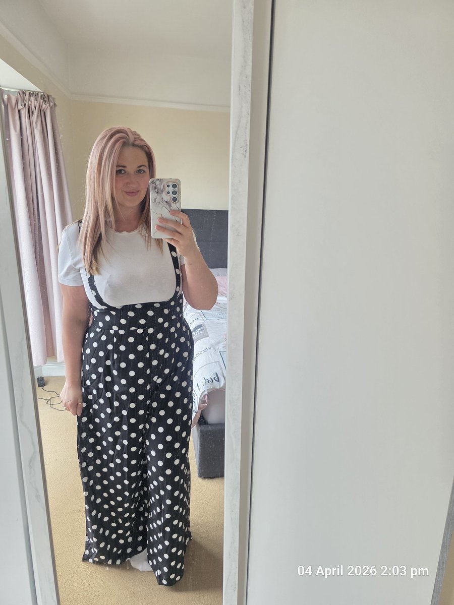 Poppy Hart tweet media