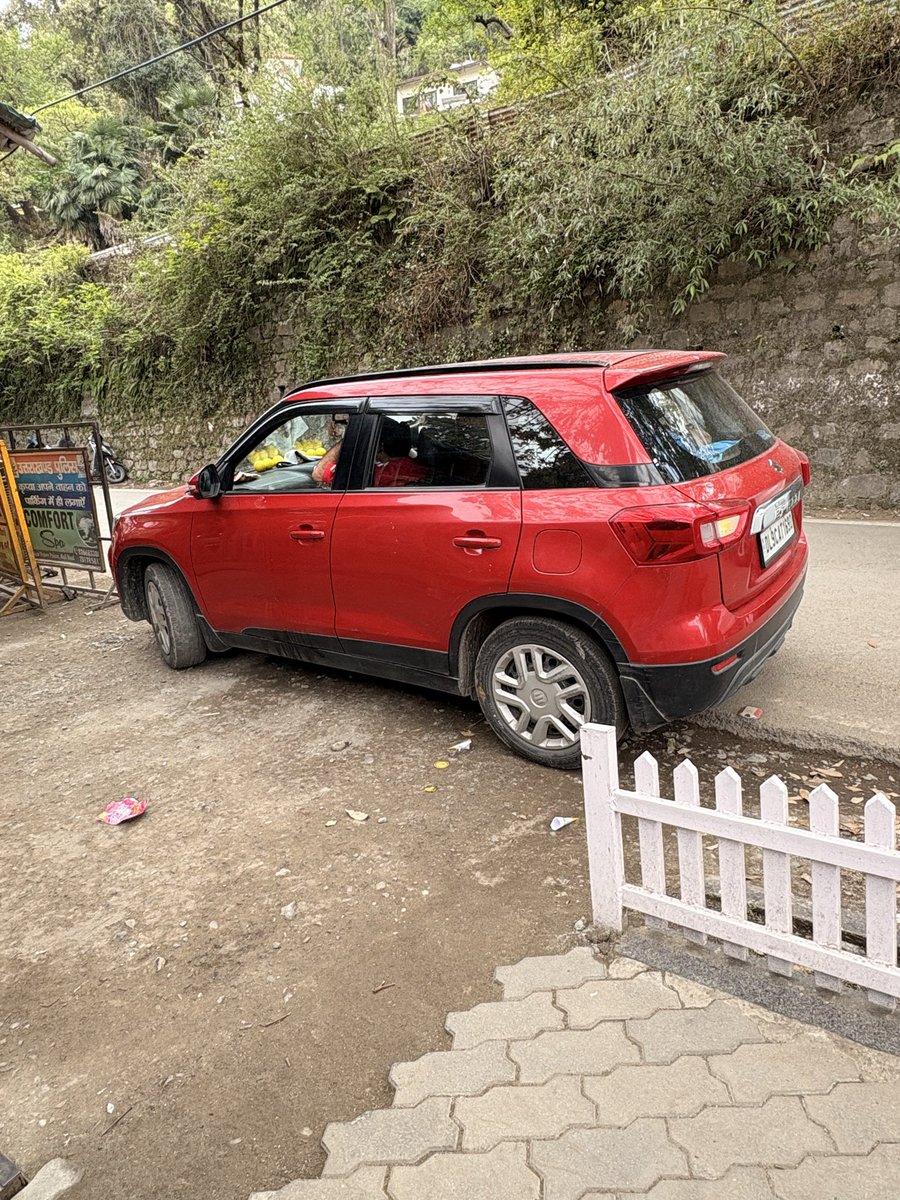 _srdash's tweet photo. A car (DL9CAT1690) stopped in the middle of the road near LBSSNA, blocking traffic just so the driver could have ice cream. 

The wrapper was then thrown on the road, with a dustbin barely 20m away.

This is exactly how tourists destroy our hill stations. https://t.co/jHybfoDtDD
