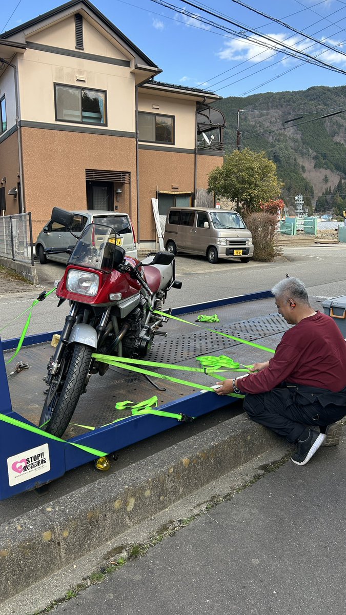MOTOsha_storage's tweet photo. 【入庫時のバイク輸送】
MOTO舎では石川県内外問わず入庫出庫の際のバイク輸送サービスも承っております（オプション）。

岐阜から大切に乗られてきたKATANAがやってきました🔪
いらっしゃいませ。
⁡
※持主様より許可を頂いて掲載しております。
⁡
 #MOTO舎
 #石川県
 #バイク倉庫
 #バイク保管庫 https://t.co/fjlyQ0XEpZ