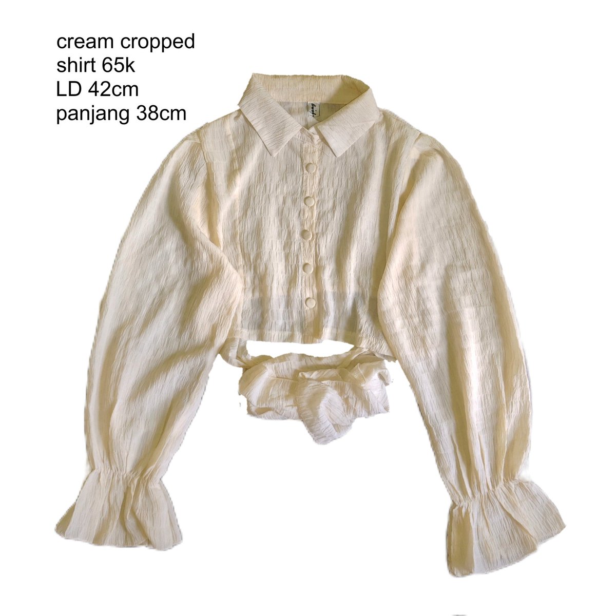 newj1s's tweet photo. cream cropped shirt 65k
the best item in the batch, feminim bgt, cutingannya bagus bgt, bs enhance shoulder krn dia agak puffy lengannya, btw lengannya panjang bgt ya https://t.co/zhUBAhS6jj