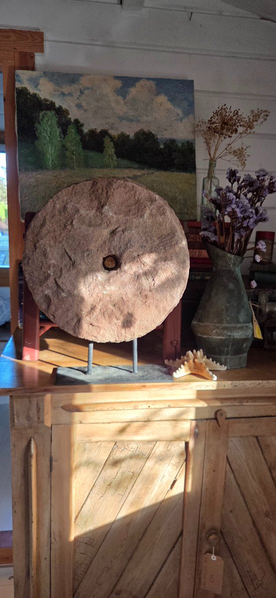 sweeneysonant's tweet image. Sculptural Sunday.

#millstone
#texture
#interiordesign 
#sculpturalinterior
#gardensculpture