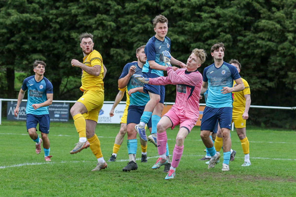 sportsshotsnews's tweet photo. EASTER DERBY 🐣 📷⚽️

@thebuckinghamfc vs @NewBradwellSPFC in the @SSMFLOfficial Division 1.

Venue: Buckingham FC.

Saturday 4th April 2026.

LINK https://t.co/9vKsWbalYz

@SSMLtalk

#Football #nonleague #buckinghamfc #newbradwellsp #sportsphotography https://t.co/YoGxGmYPmx